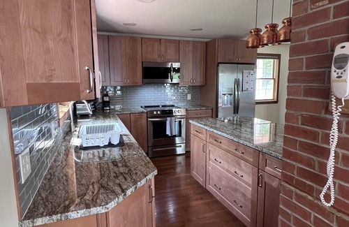 Harpswell House | This waterfront Cundy's Harbor classic is the perfect spot for family and friends.