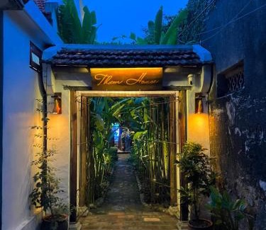 Hoa Lu Hotel | Thom's House