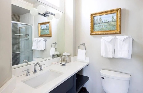 Kennebunkport Hotel | Thompson Suite with Fireplace at Kennebunkport Inn, Near Dock Square