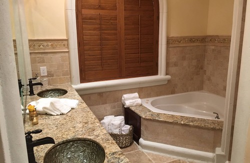 Clear Lake Bed & Breakfast | Thorn Hill Vineyard Villas