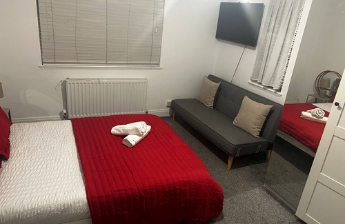 Thornton House | Thorn - Romance Deluxe Room