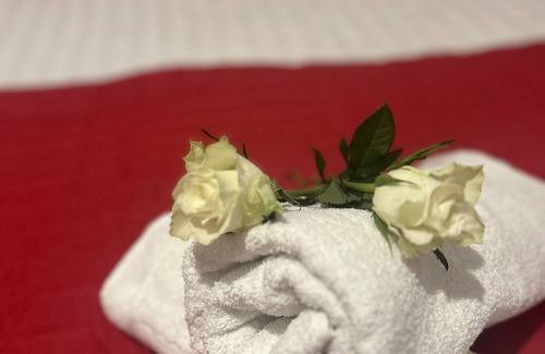 Thornton House | Thorn - Romance Deluxe Room