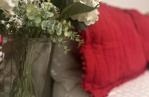 Thornton House | Thorn - Romance Deluxe Room