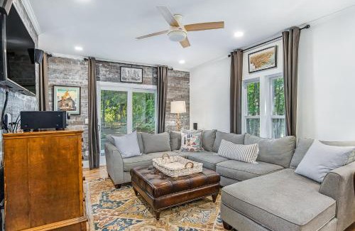 Fennville House | Thorndale - Modern Smart Home on 20 Pastoral Acres with a Private Heated Pool & Hot Tub