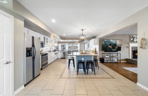 Sunrise Beach House | Thornfield House - spectacular View & Great Dock