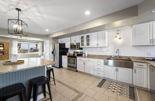 Sunrise Beach House | Thornfield House - spectacular View & Great Dock