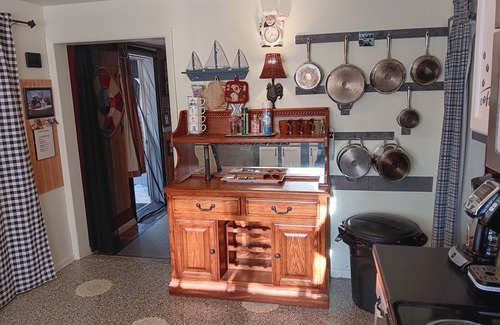Alexandria Bay House | Thousand Islands "FUN" -easy 5 minutes walk to Downtown & Uncle Sam Boat Tours-