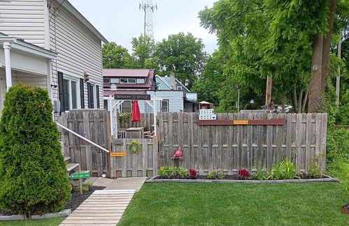 Alexandria Bay House | Thousand Islands "FUN" -easy 5 minutes walk to Downtown & Uncle Sam Boat Tours-