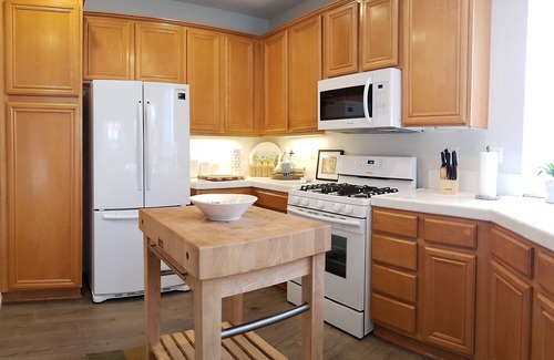 Port Hueneme House | Three bedroom 2.5 Bath Port Hueneme retreat near Beach, Harbor, Naval Base!