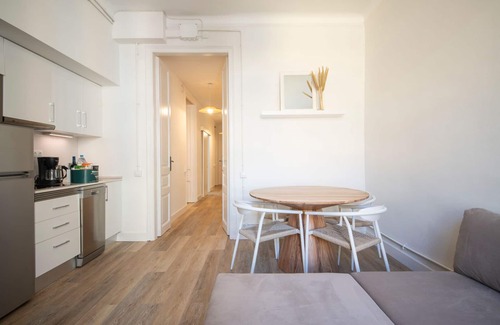 Esquerra de l'Eixample Apartment | Three Bedroom Apartment Calle Diputació YouStylish