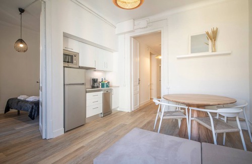 Esquerra de l'Eixample Apartment | Three Bedroom Apartment Calle Diputació YouStylish