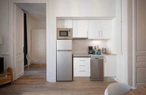 Esquerra de l'Eixample Apartment | Three Bedroom Apartment Calle Diputació YouStylish
