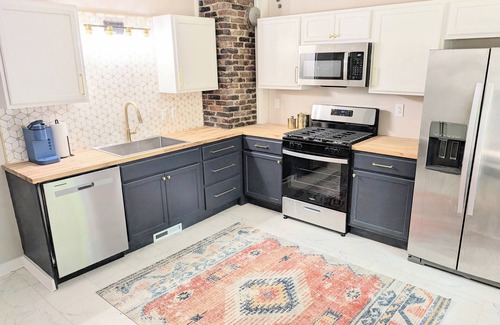 Westside Apartment | Three-Bedroom Apt, 1st Floor, Close to Downtown