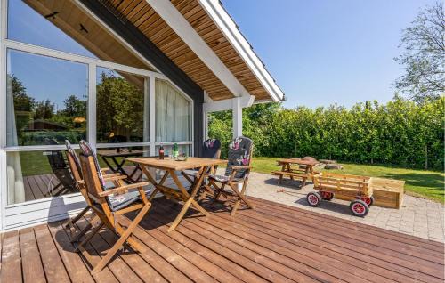 Dannemare House | Three-Bedroom Holiday Home In Dannemare