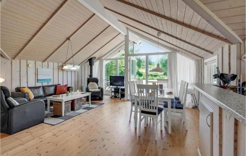 Dannemare House | Three-Bedroom Holiday Home In Dannemare