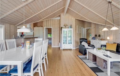 Dannemare House | Three-Bedroom Holiday Home In Dannemare