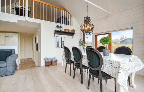 Handrup Strand House | Three-Bedroom Holiday Home In Ebeltoft