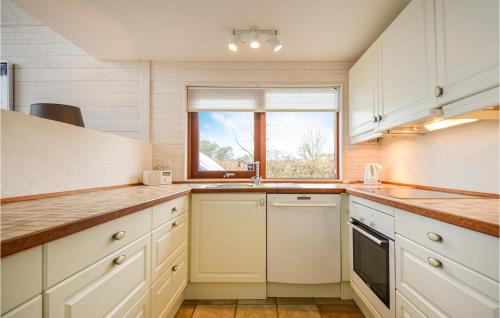 Handrup Strand House | Three-Bedroom Holiday Home In Ebeltoft