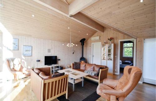 Egsmark Strand House | Three-Bedroom Holiday Home In Ebeltoft