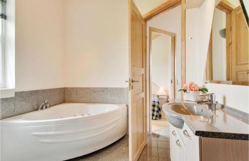 Vinderup House | Three-Bedroom Holiday Home In Vinderup