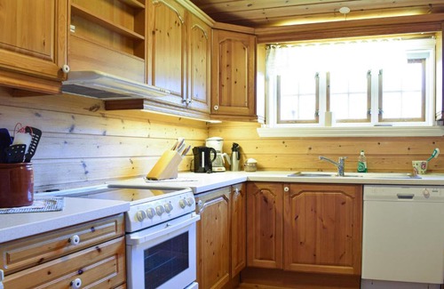 Granvin House | Three-Bedroom Holiday Home in Gravin