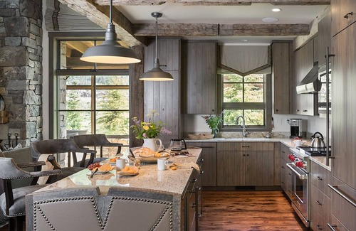 Wilson Villa | Three-bedroom home with vaulted ceilings and outdoor fireplace