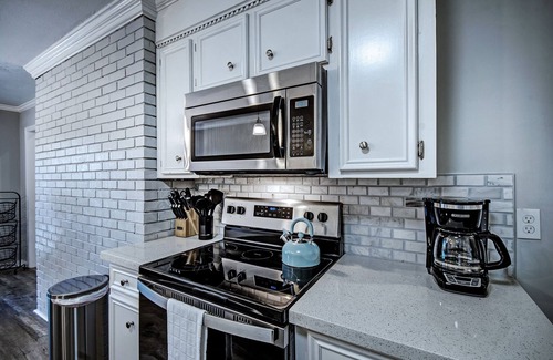 Flowood House | Three Bedroom Home Reservoir Getaway