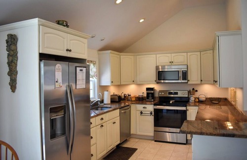 West Dennis House | Three bedroom home sleeping 6 in Wrinkle Point!