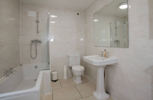 Chelmsford House | Three Bedroom House in Chelmsford