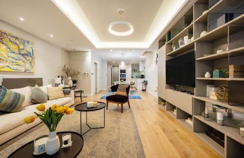London City Centre House | Three Bedroom, Leicester Square Duplex