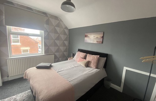 Nottingham House | Three bedroom modern apartment within a stones throw from the city centre