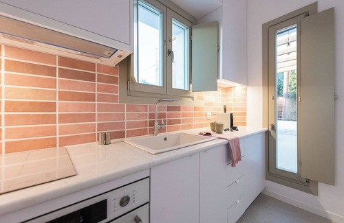 Drios Apartment | Three-Bedroom Residence with private Pool & BBQ By Triotissa Local Living B