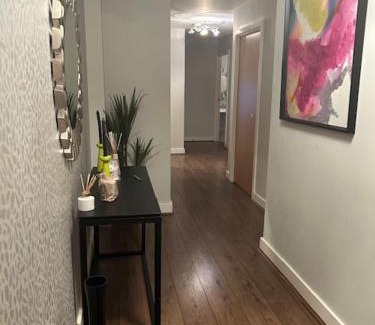 Whittington Apartment | Three Bedroom Stylish London Apartment