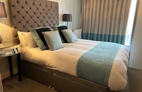 Whittington Apartment | Three Bedroom Stylish London Apartment