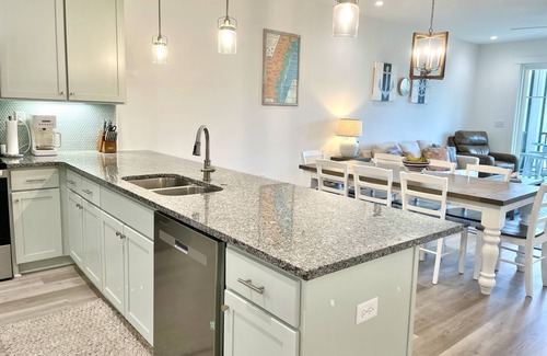 Jekyll Island Condo | Three bedroom, three bathroom condo! Minutes from beaches, waterpark, and shops