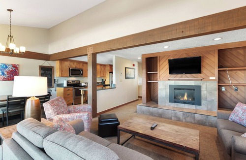Baldy Mountain Condo | Three Bedroom Townhouse. AMAZING VIEWS. On bus route. Pet friendly.