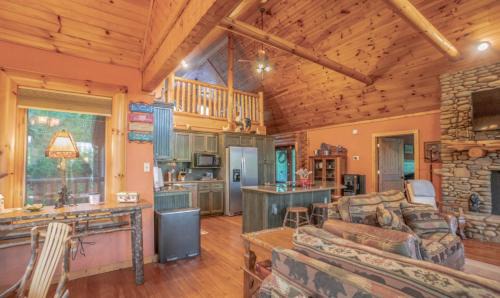 Dandridge House | Three Homes- Smoke Rise Lodge and Barn Poppy's Plc