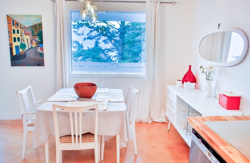 Central Okanagan House | Three Lakes Vacation Suite.Enjoy life along the “Scenic Sip”