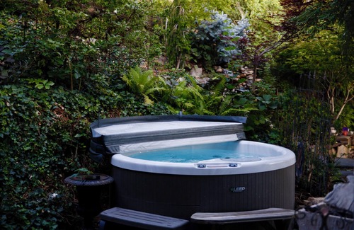Central Okanagan House | Three Lakes Vacation Suite.Enjoy life along the “Scenic Sip”