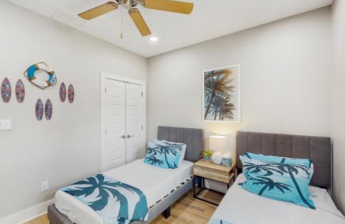 Fulton House | Three Palms By The Bay