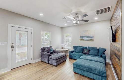 Fulton House | Three Palms By The Bay