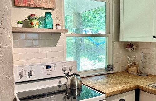 Steelville Cabin | Three Rivers Retreat in Steelville, MO. 2 Bedroom Cabin on 20 Acres