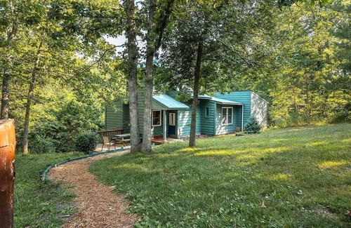 Steelville Cabin | Three Rivers Retreat in Steelville, MO. 2 Bedroom Cabin on 20 Acres