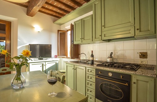 Montespertoli Apartment | Three-room apartment agriturismoTenuta Moriano with pool, panoramic view