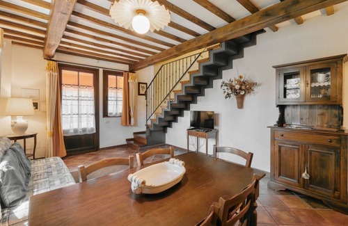 Pancole Apartment | Three-room apartment sleeps 4 with A.C and Wifi