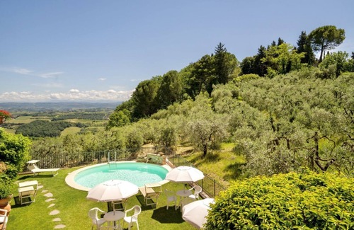 Pancole Apartment | Three-room apartment sleeps 4 with A.C and Wifi