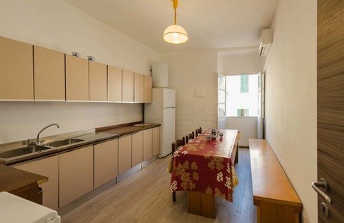 Finalborgo Apartment | Three rooms apartment in the main square of Finalborgo