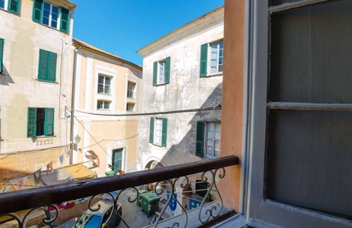 Finalborgo Apartment | Three rooms apartment in the main square of Finalborgo