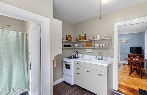 Yarmouth Port House | Three Sisters - Charming Estate with Main House & Guest Cottage on Route 6A