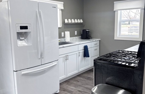 Elm Creek House | Three Sisters' Place